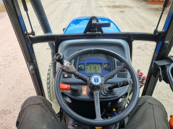 Chris Atkin & Son Ltd - New Holland TN75V